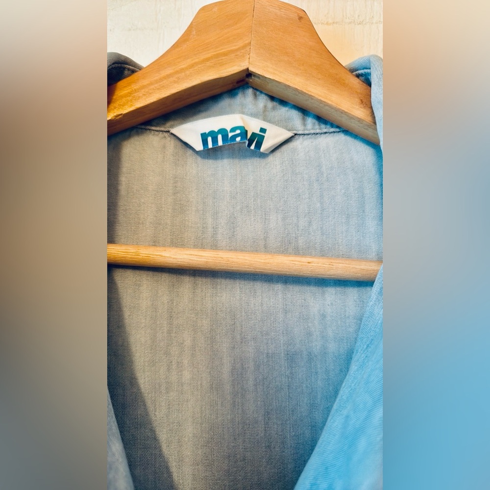 Mavi Berry Cropped Button Up Top - Picture 9 of 10